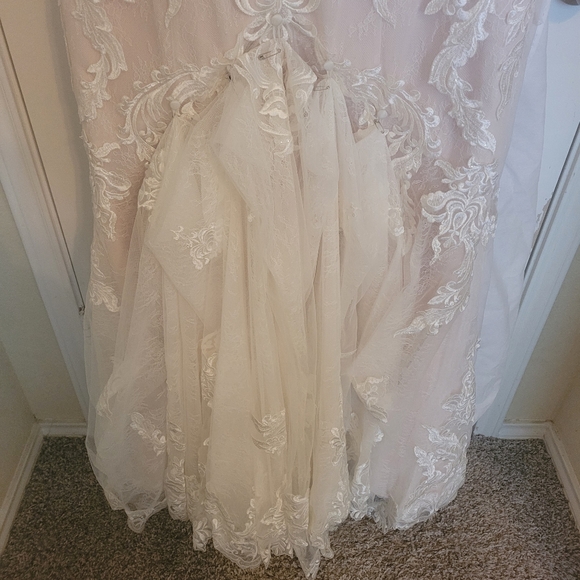 Stella York Wedding Dress - Picture 9 of 13